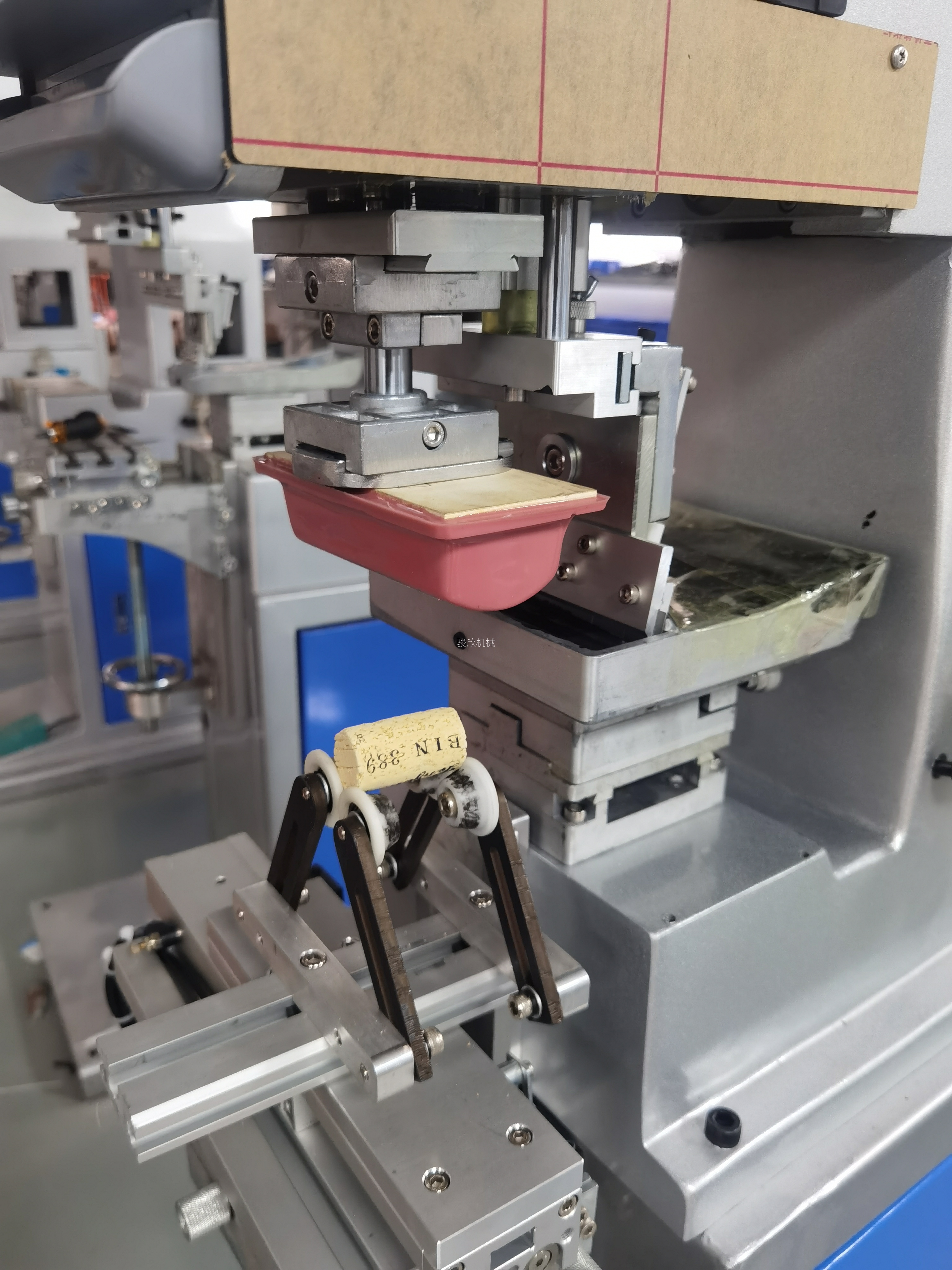 紅酒塞移印滾印機(jī)廠(chǎng)家，酒瓶曲面絲印機(jī)